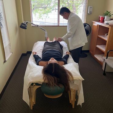 Austin Texas USA: Male patient receiving acupuncture treatment with electrical  stimulation. MR ©Bob Daemmrich Stock Photo - Alamy