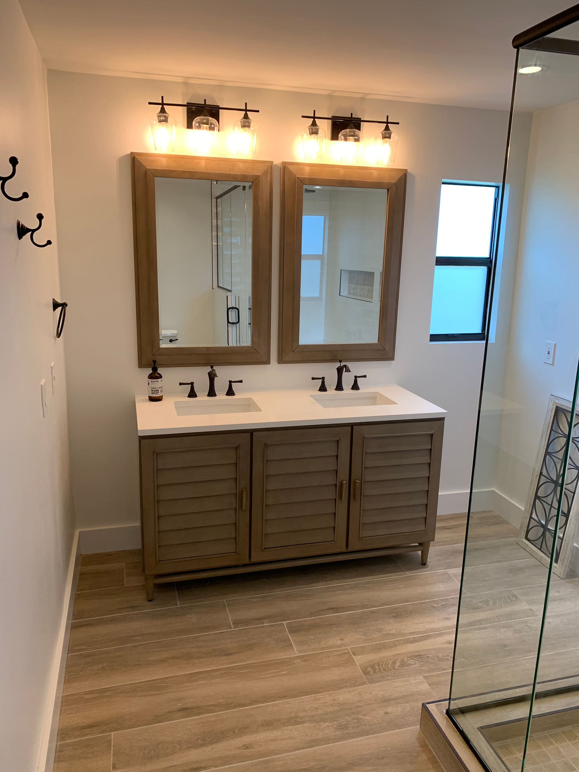 A bathroom with two sinks and two mirrors