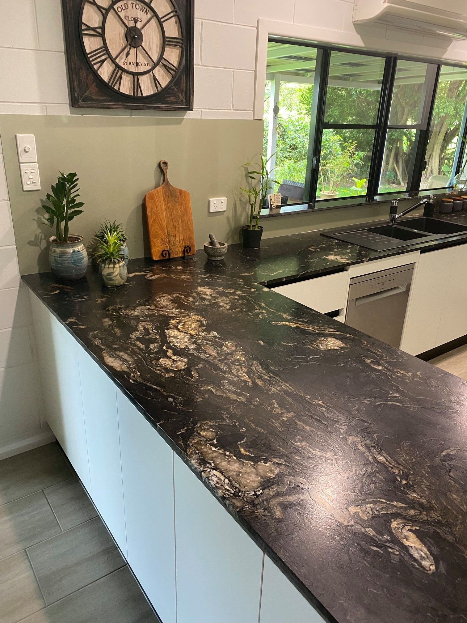 kitchen cabinet mackay