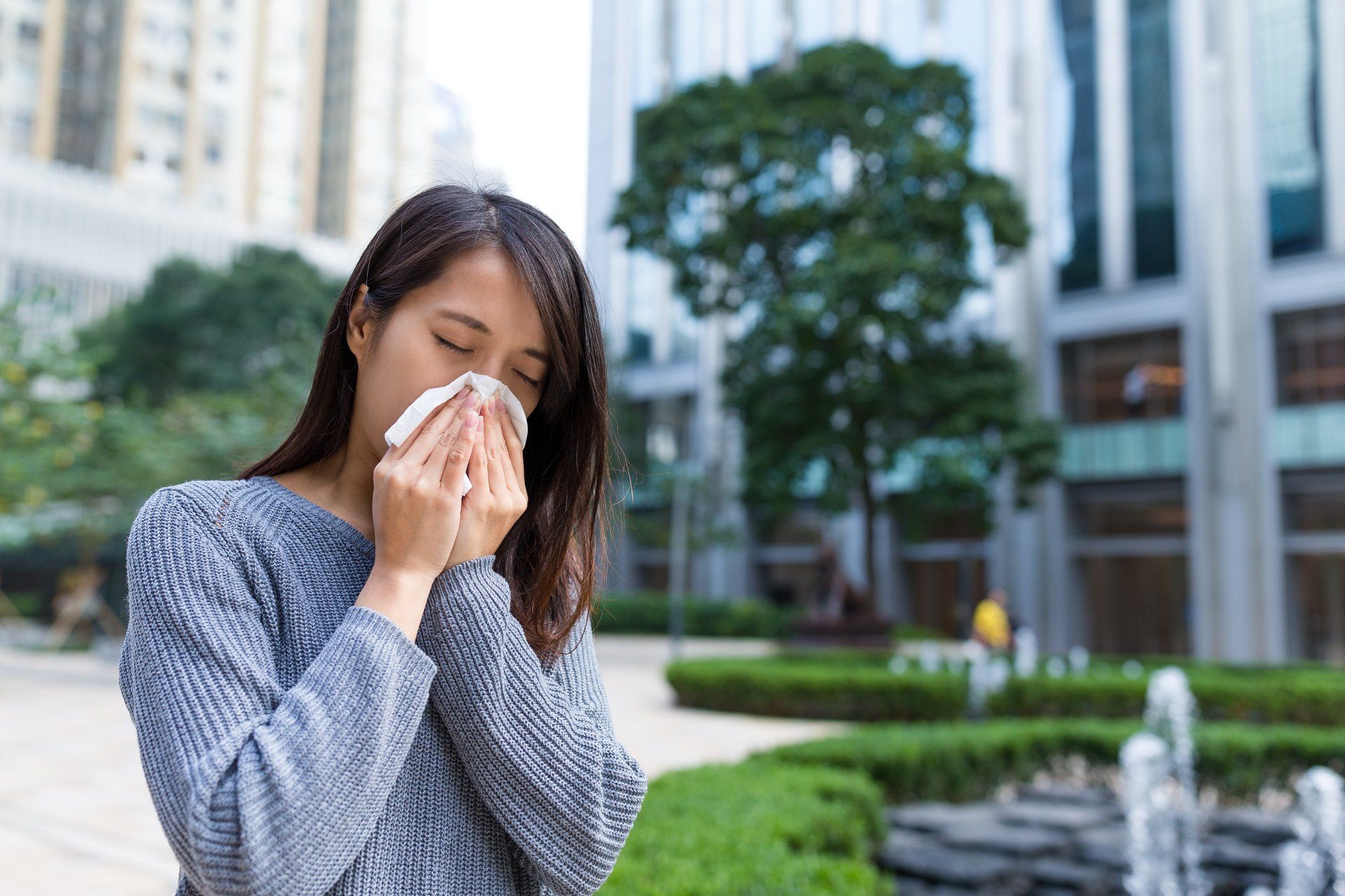 Allergy Affiliates - Women with nose allergy