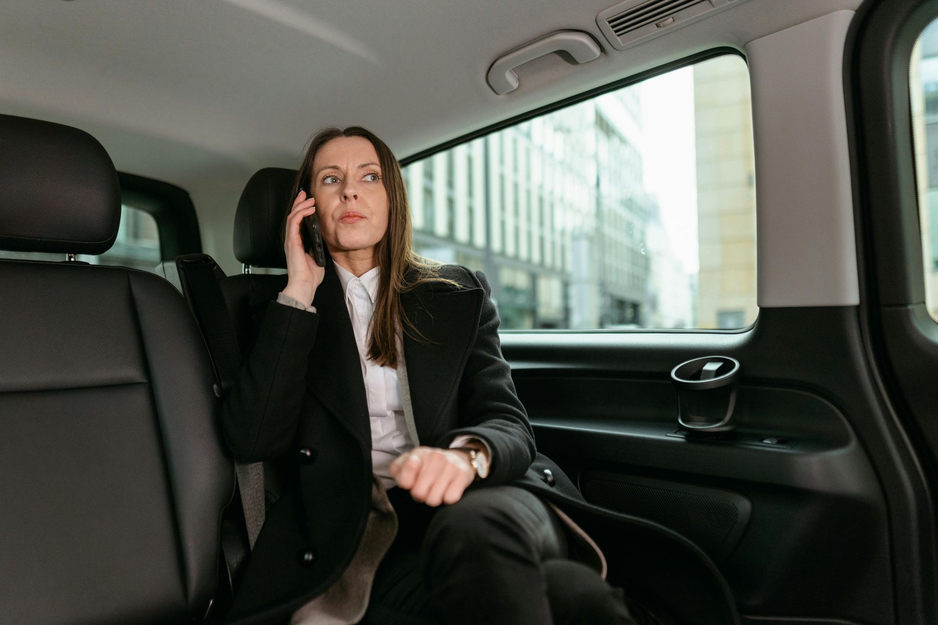 A woman is giving a presentation to a large group of people.