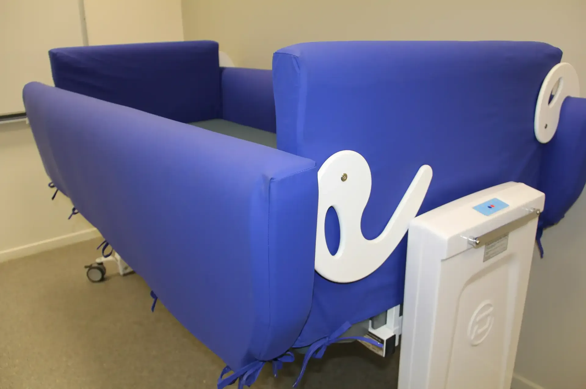 Special Needs Height-Adjustable Beds from Deutscher Healthcare | Australian Made