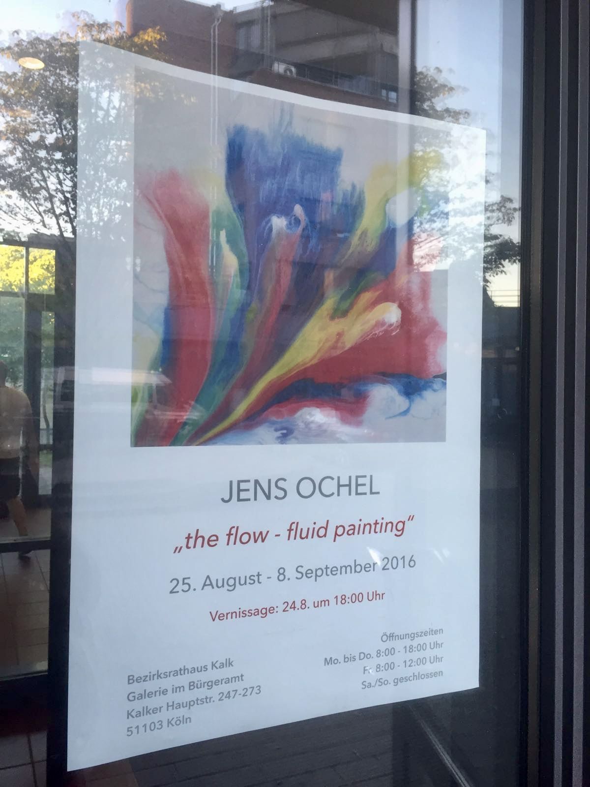 Jens Ochel vor einem seiner Bilder