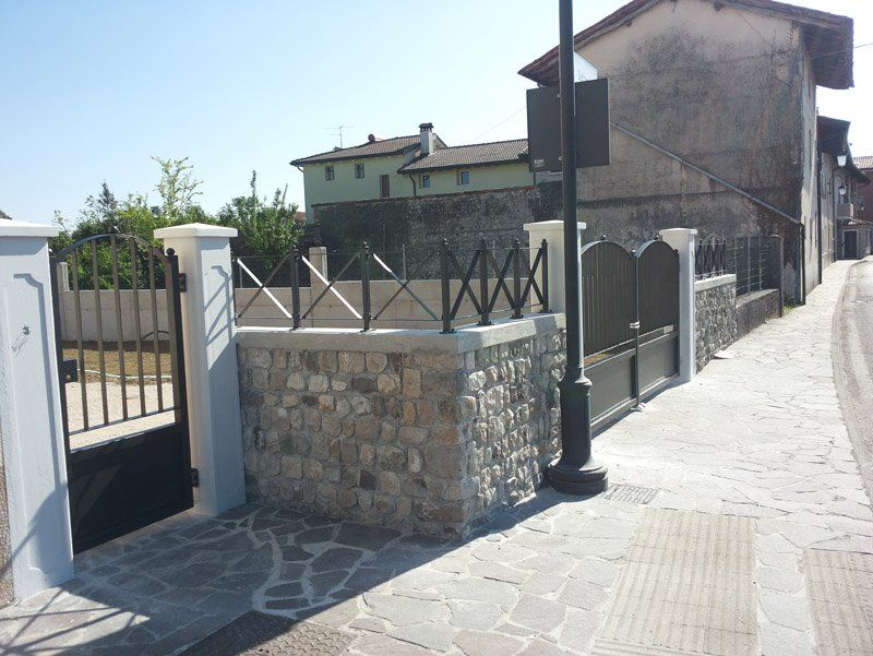 ringhiera su muretto