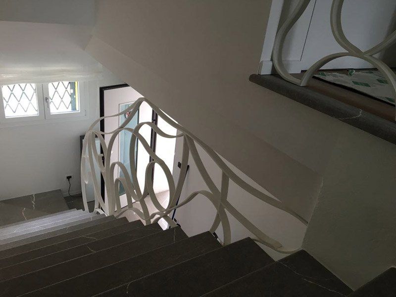 ringhiera decorata per scala da interni