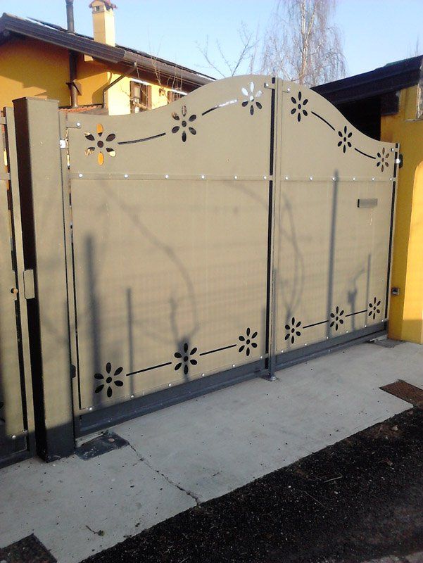 cancello in ferro battuto con incisioni laser