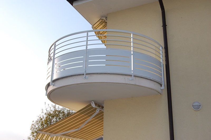 ringhiera per balcone curvo