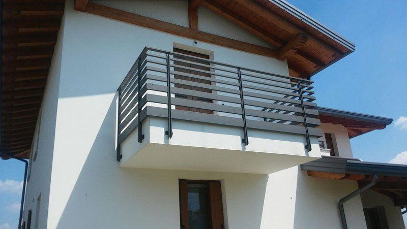 ringhiera a fasce in ferro