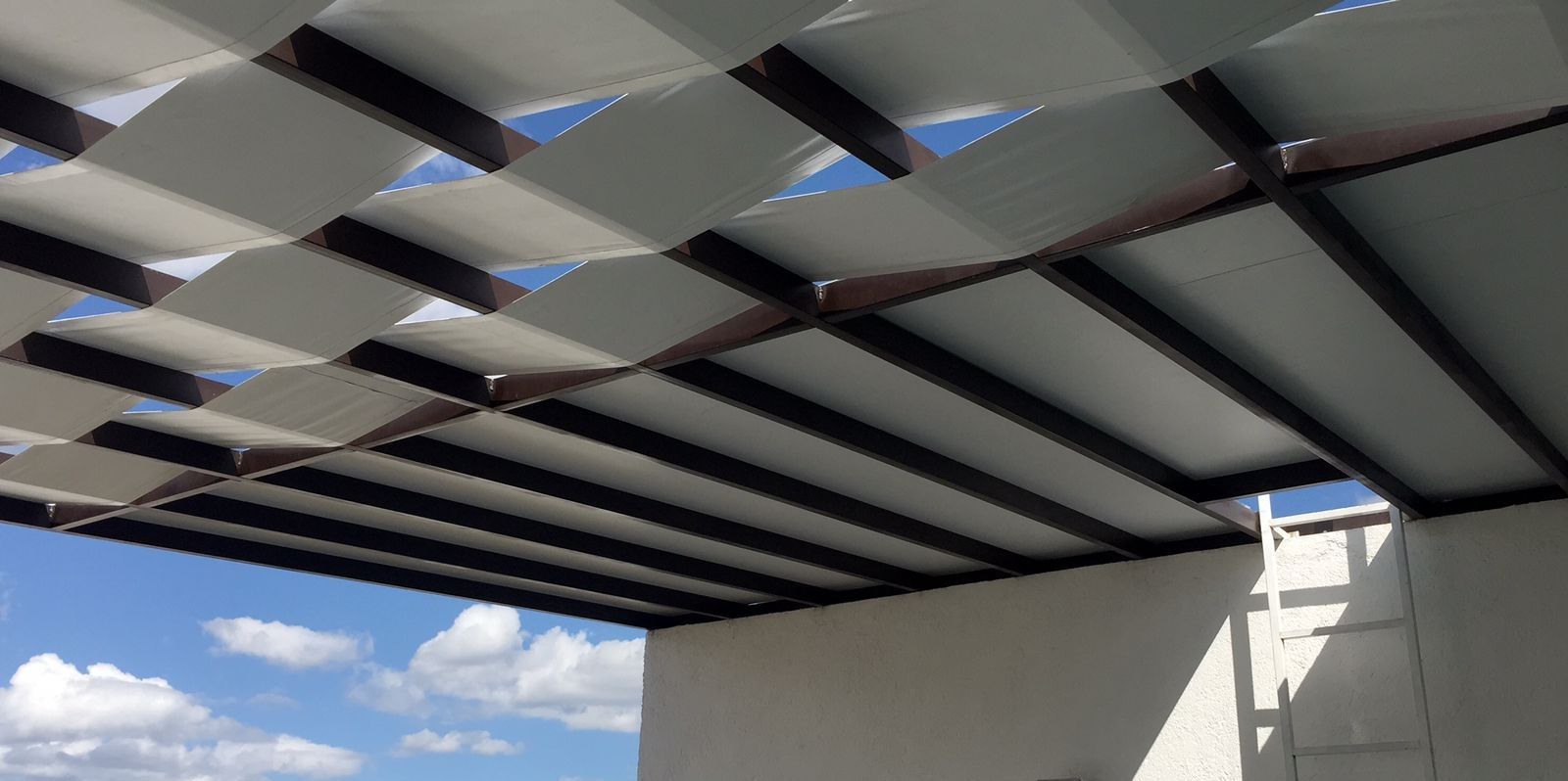 LONAS, TOLDOS, ESTRUCTURAS Y MALLA SOMBRA ESTRUFLEX