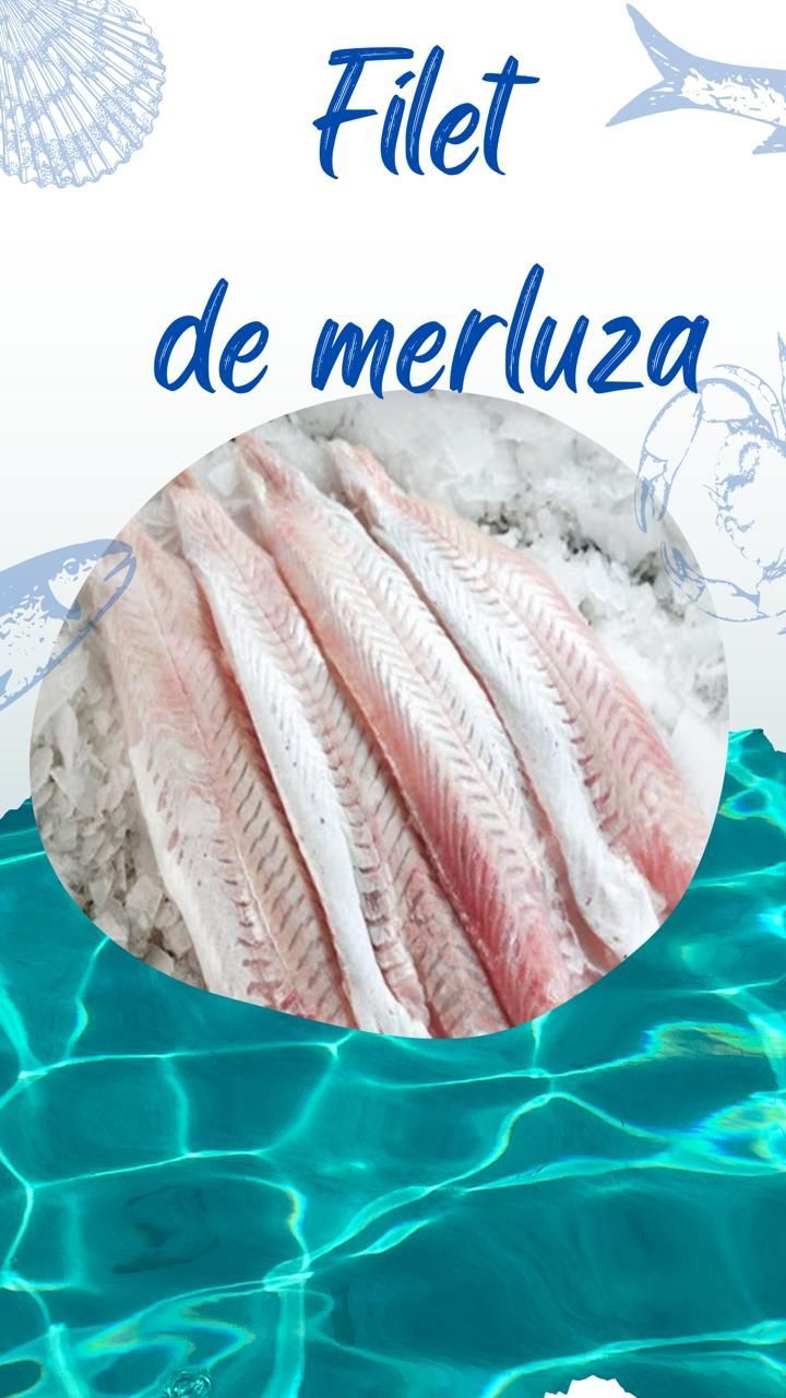 Una foto de filete de merluza en el agua.