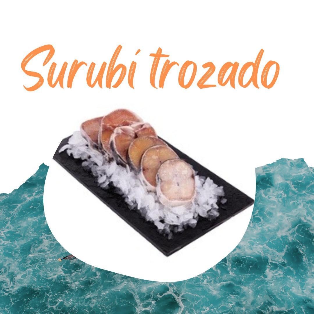 Un plato de comida con la palabra surubi trozado en él