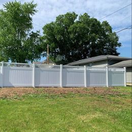 commercial vinyl fencing near me Illinois