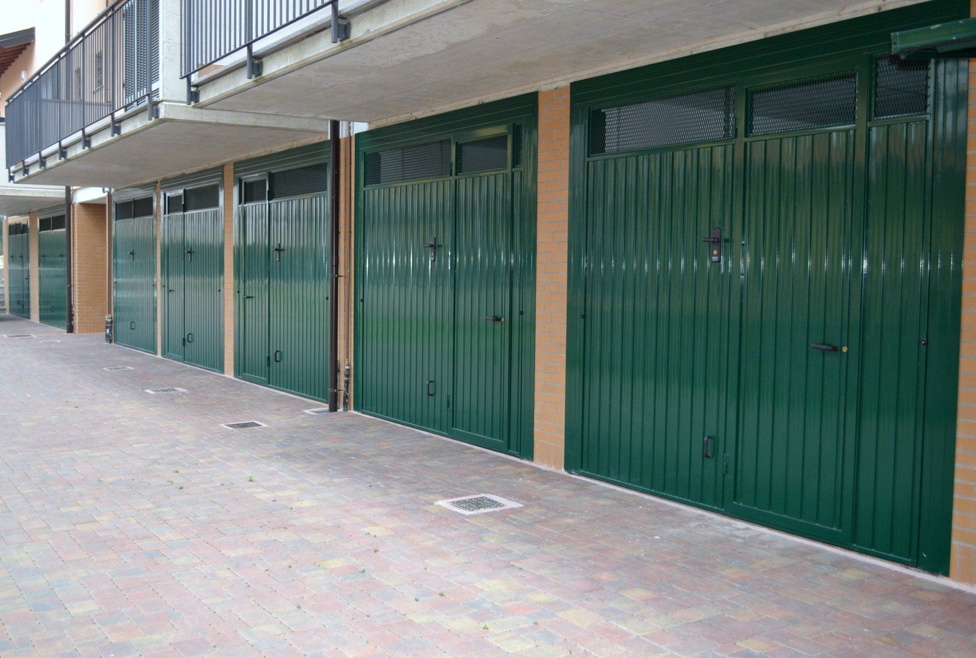 porte basculanti in acciaio