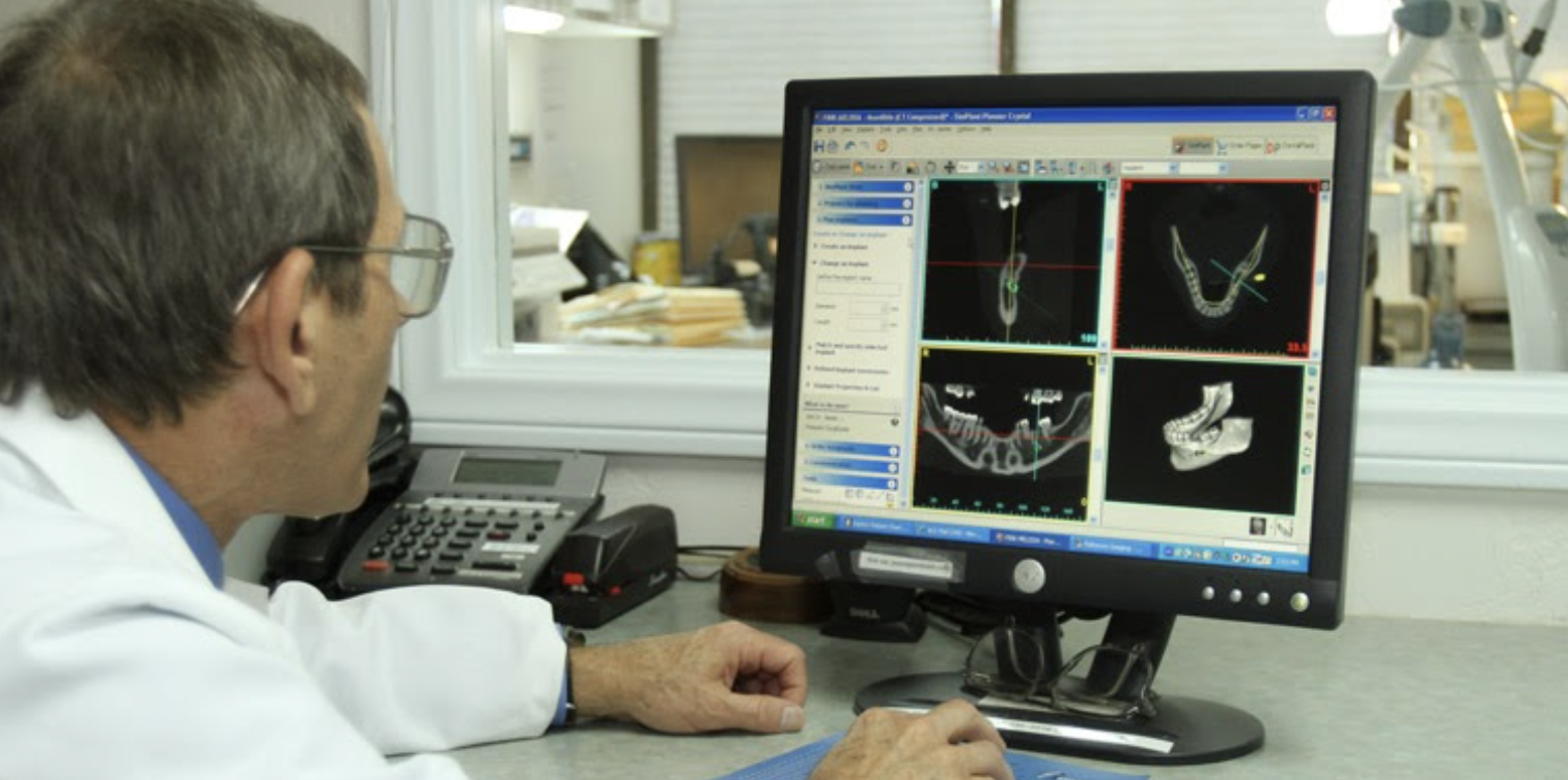 Dr. Spalenka uses a 3D virtual Implant system