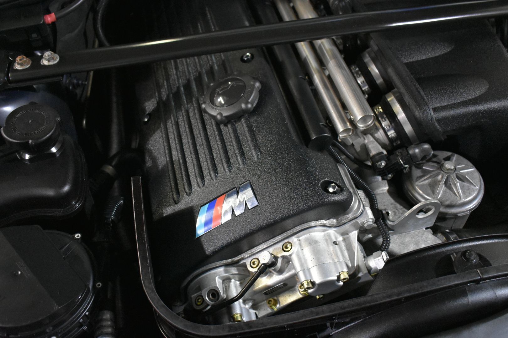 A close up of the engine of a bmw m3