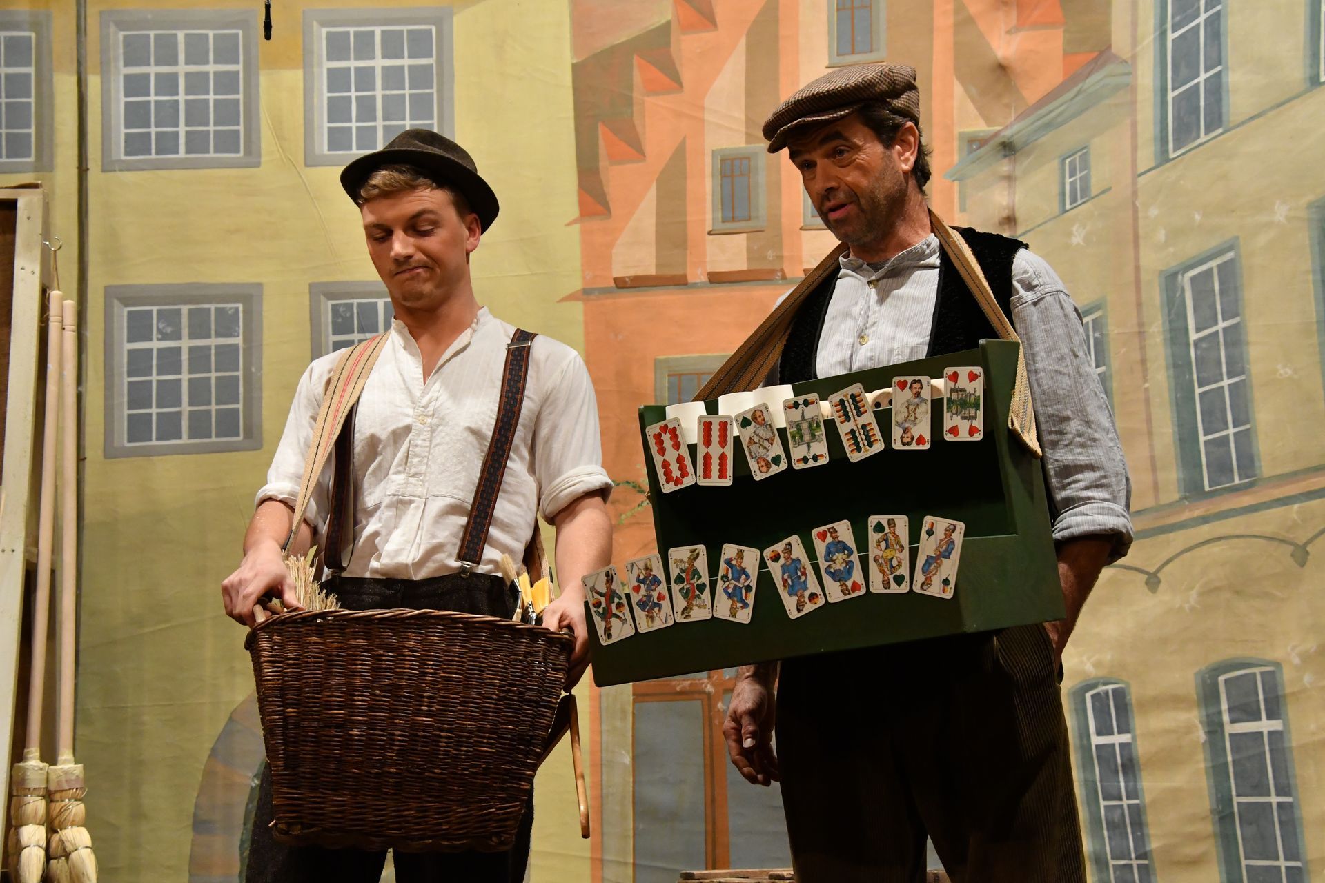 Zwei Schauspieler beim Stück 