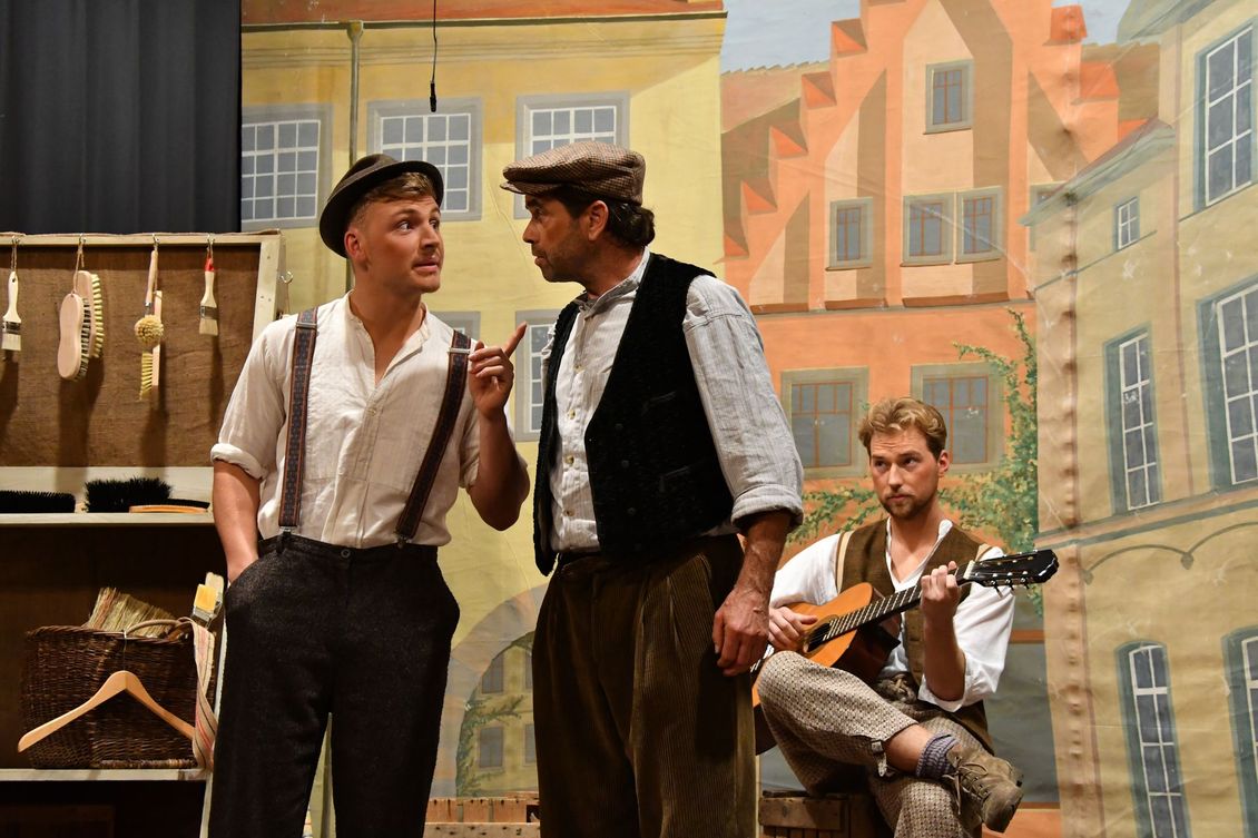 Drei Schauspieler beim Stück 