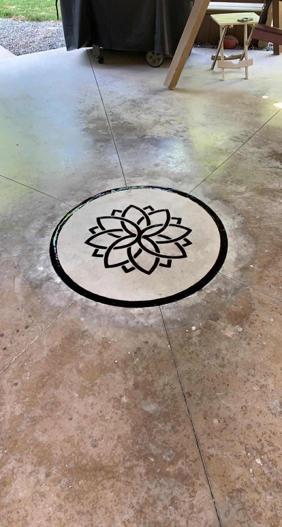 There is an engraved flower in the middle of the floor.