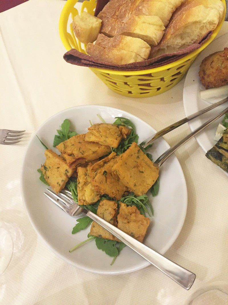 Piatto nella cucina del Trinacria Enna