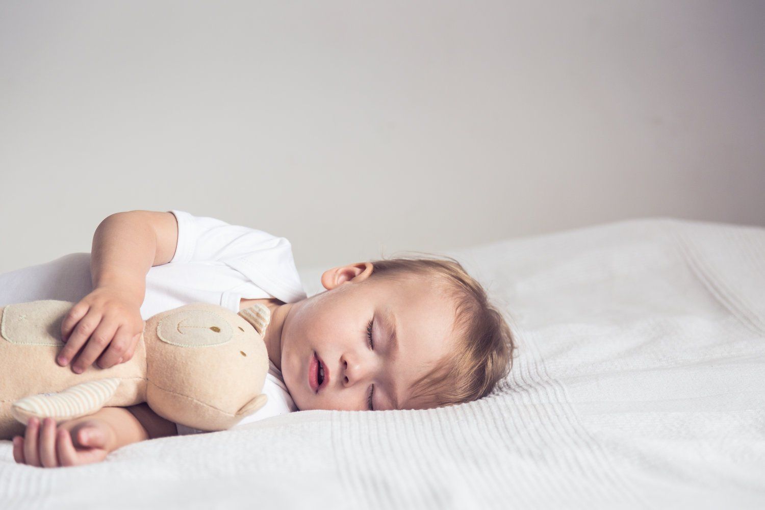 Quiropraxia melhora a qualidade do sono dos bebês