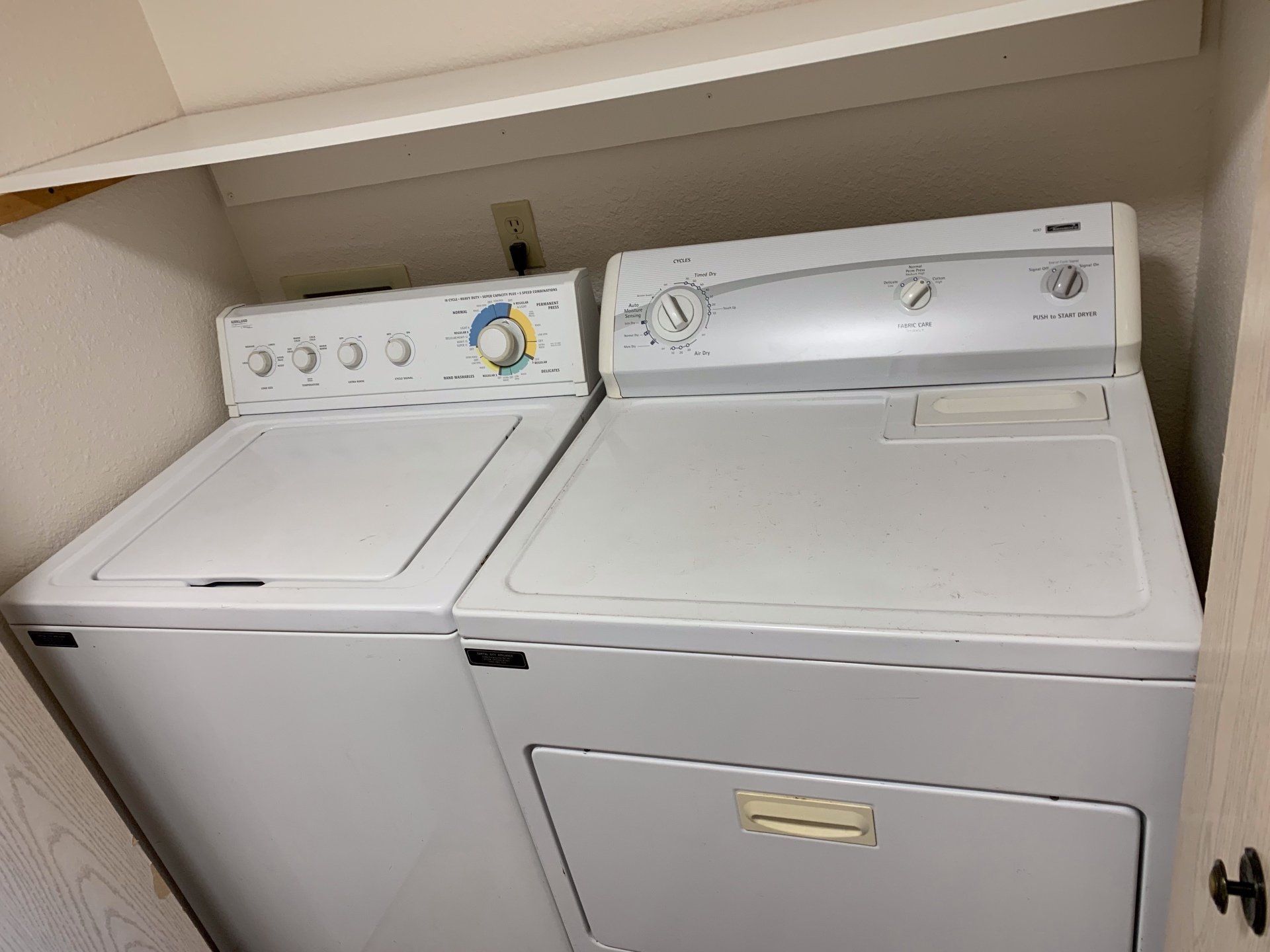A washer and dryer are sitting next to each other in a laundry room.