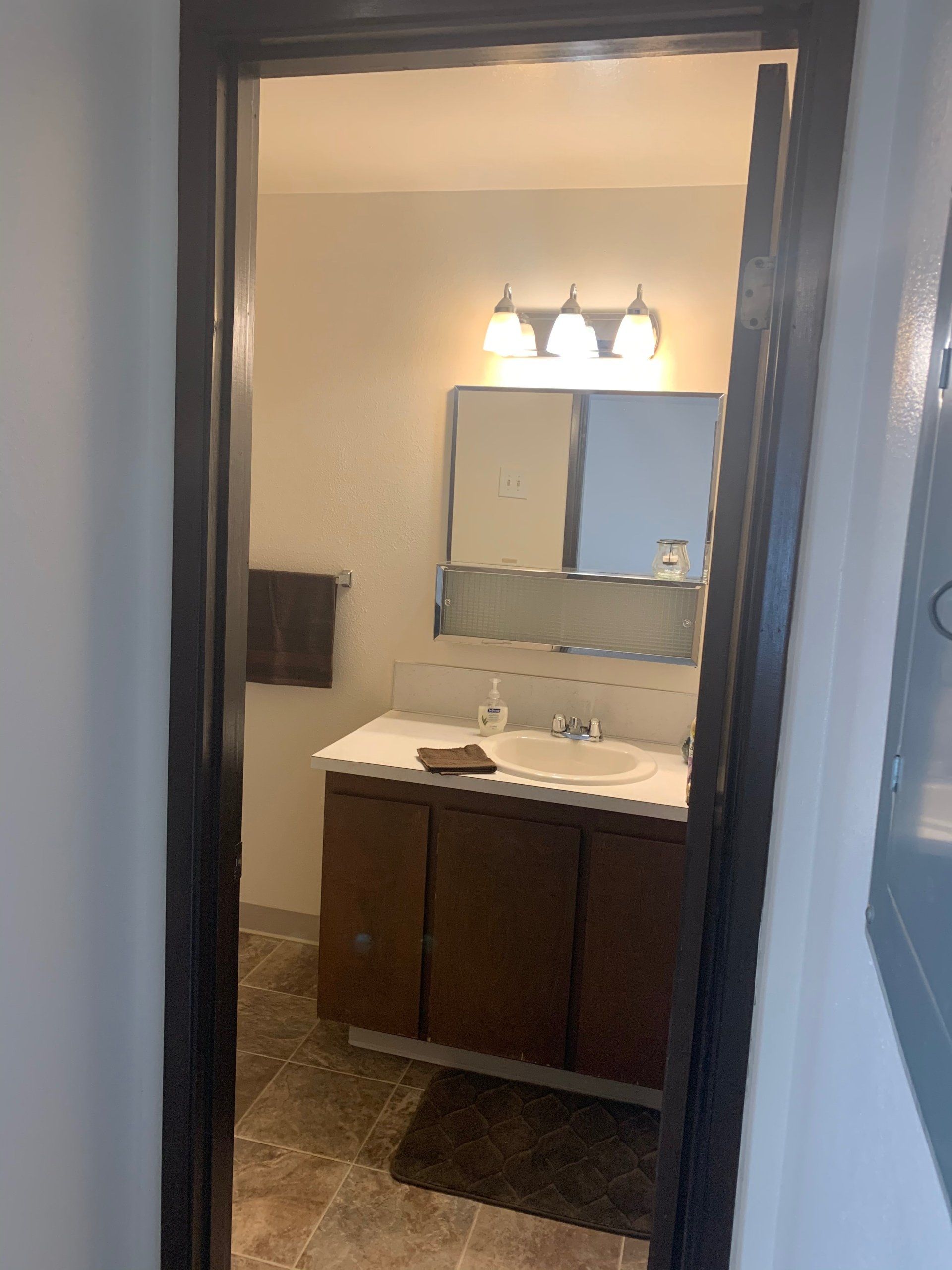 A bathroom with a sink and a mirror.