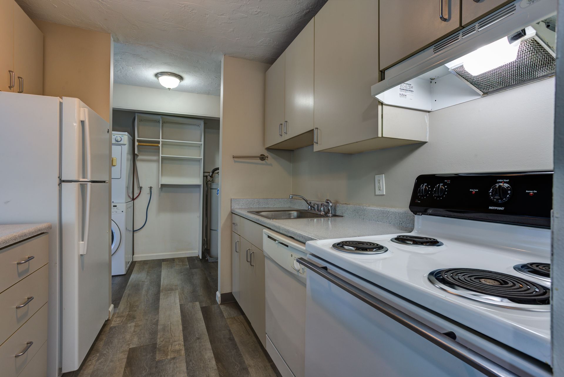 A kitchen with a stove , refrigerator and dishwasher