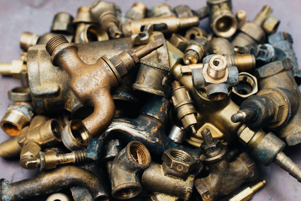Pile of Various Tarnished Brass Plumbing Fittings — B & B Scrap Metal in Noosaville, QLD