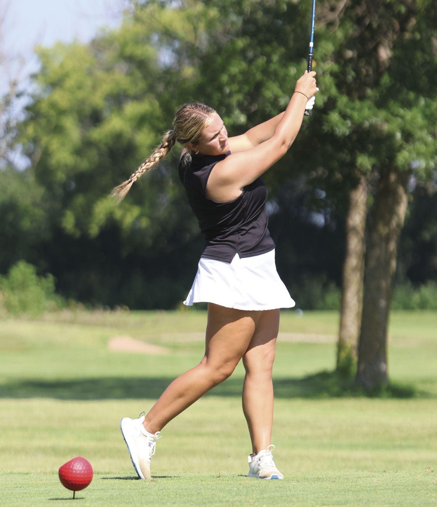 Elliot Kriewaldt taking a swing on the golf course