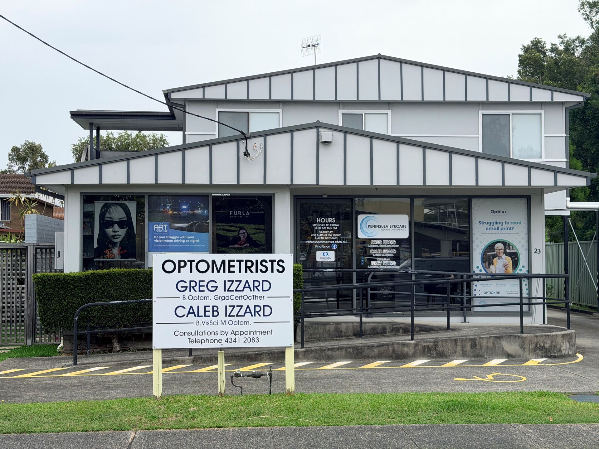 Exterior of Peninsula Eyecare optometry clinic in Woy Woy