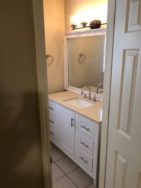 Norris Lane Bathroom