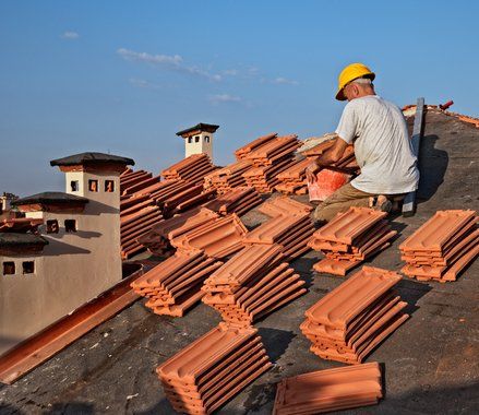 Retejado total de tejado de tejas en Girona
