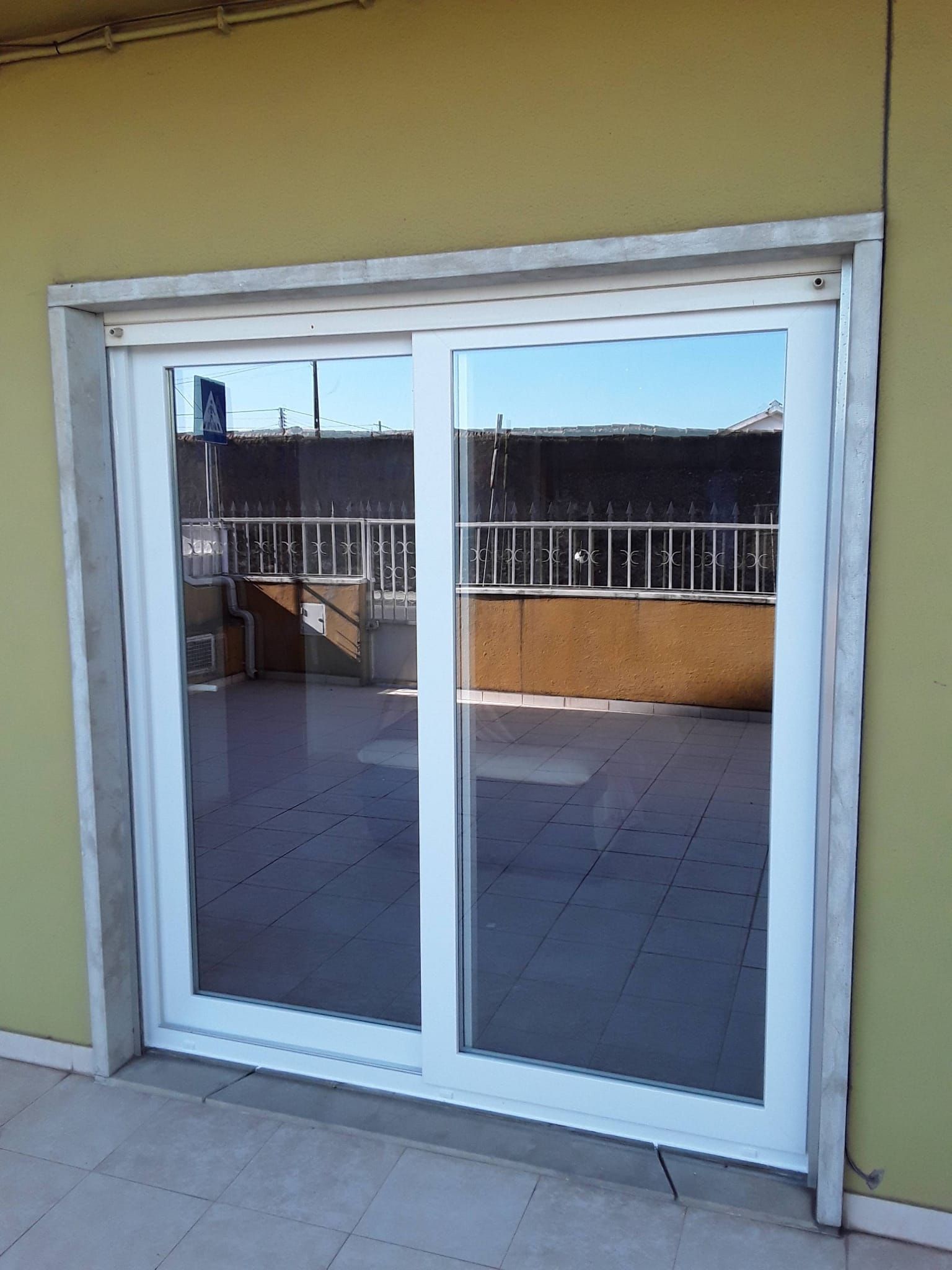 Janela de correr, ideal para projetos de arquitetura moderna e reabilitação urbana.