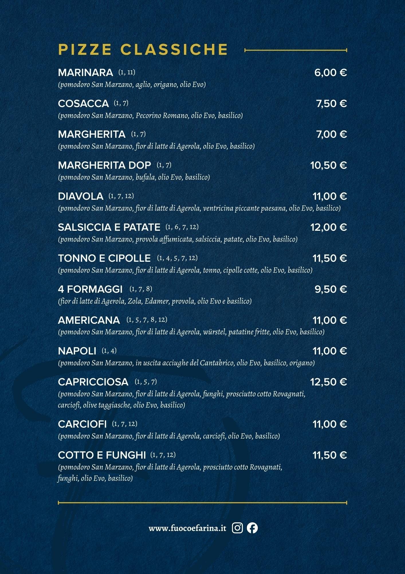 Un menù blu intitolato PIZZE CLASSICHE che elenca diverse pizze con i prezzi in euro, e che termina con l'indirizzo del sito web e le icone dei social media.