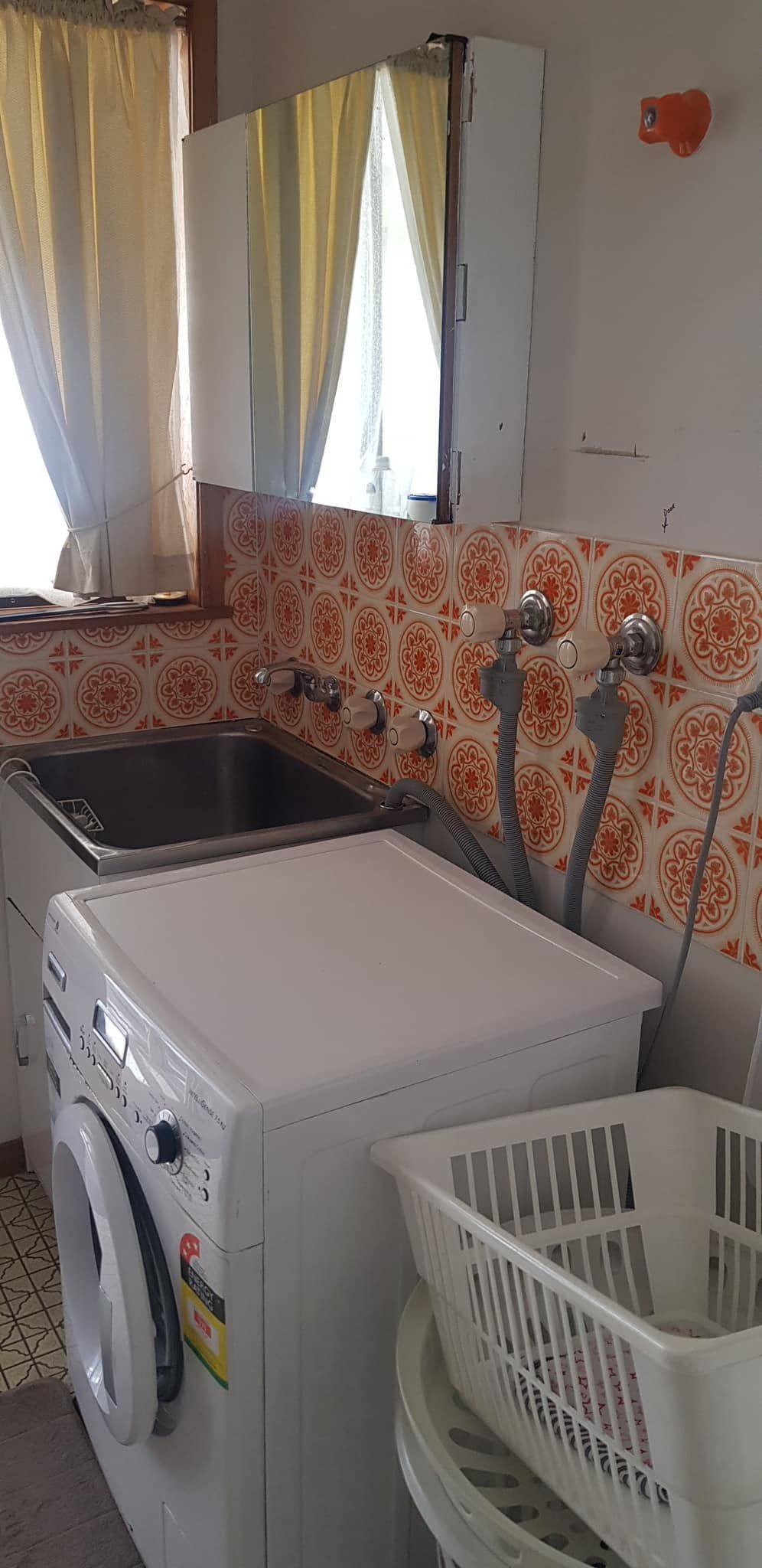 A Laundry Room With A Washing Machine And A Sink – Horsham, VIC - ALK Property Maintenance