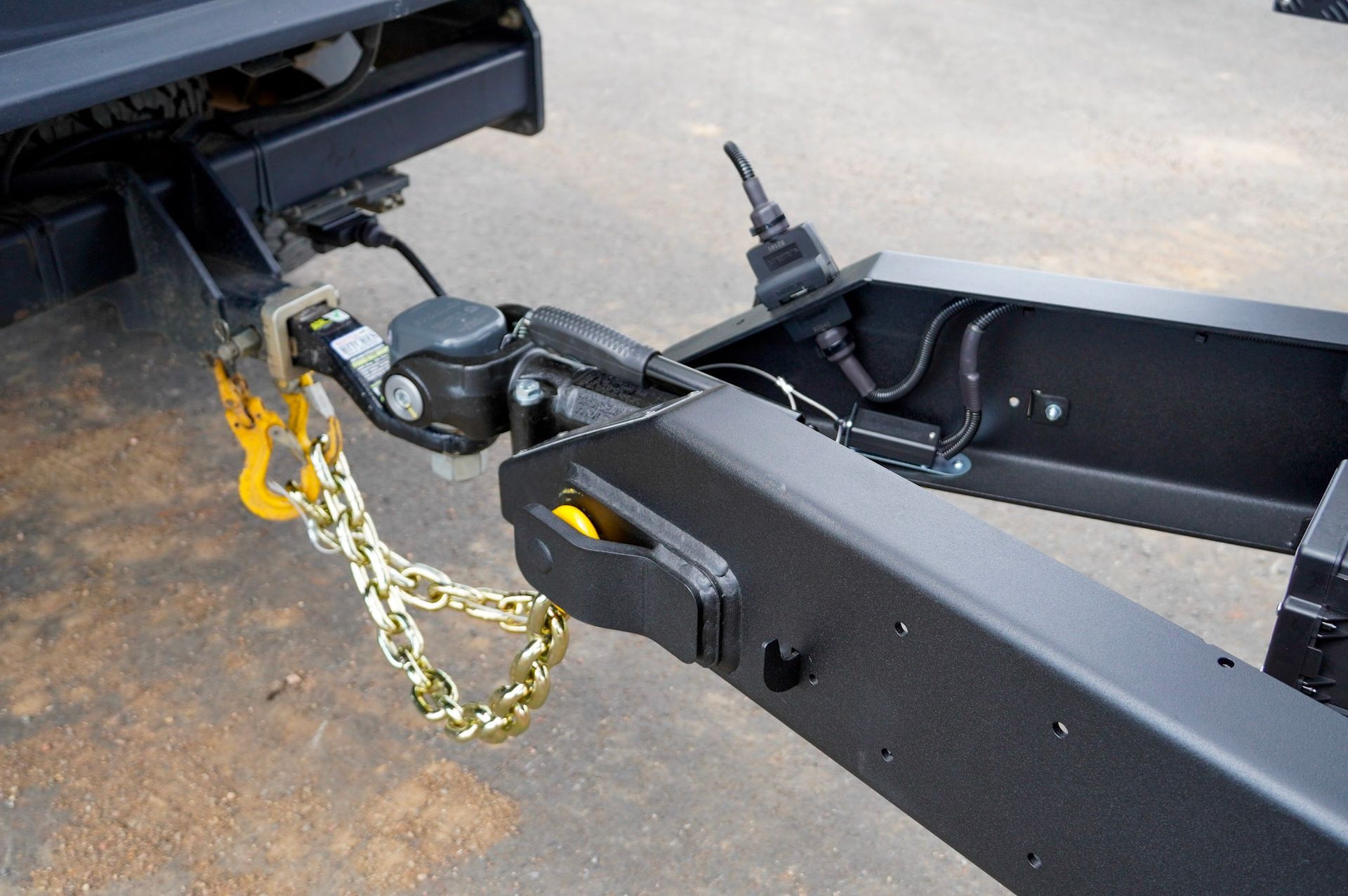 Cruisemaster DO45 coupling on the 4.5-tonne rated chassis of an ox trailer built for the construction industry.