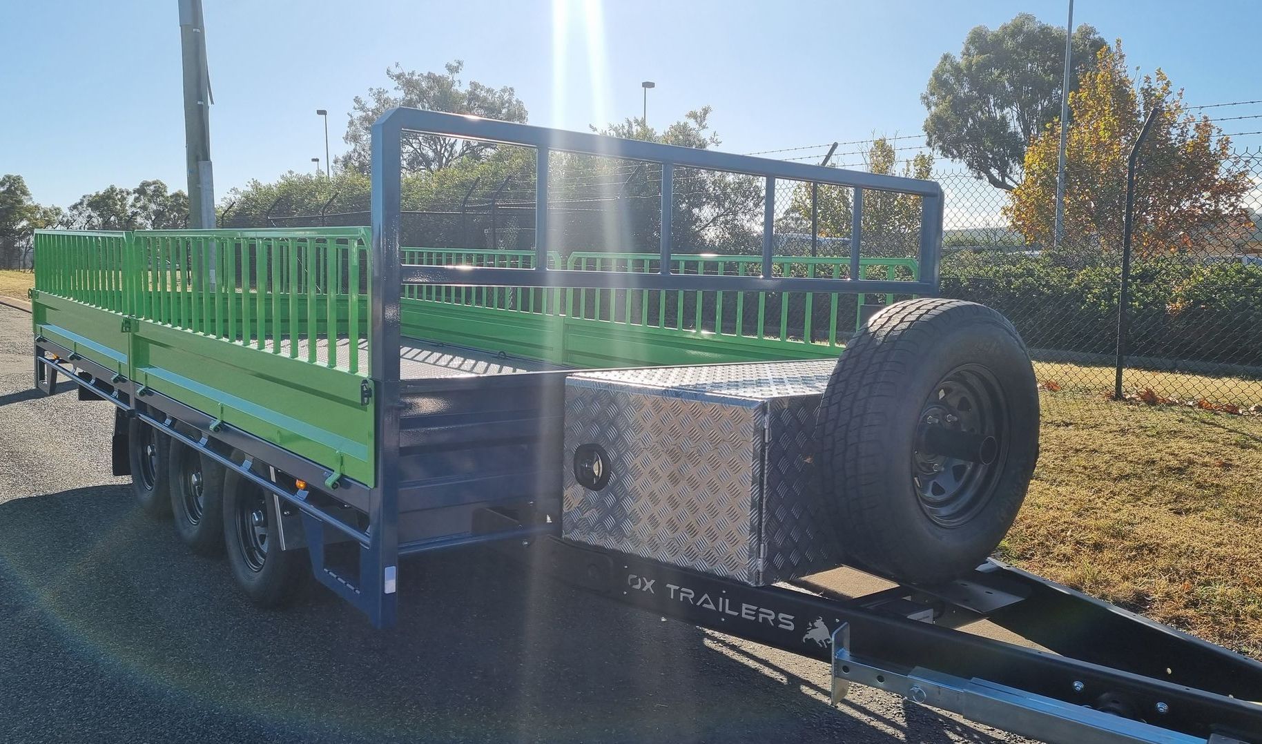 TKV tri-axle Flat Top with headboard, Drawbar toolbox, and Hi-Volume Dropsides.