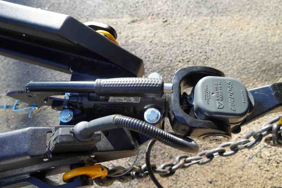 A Cruisemaster DO45 Coupling connection connecting a 4500kg trailer to a Hilux ute.