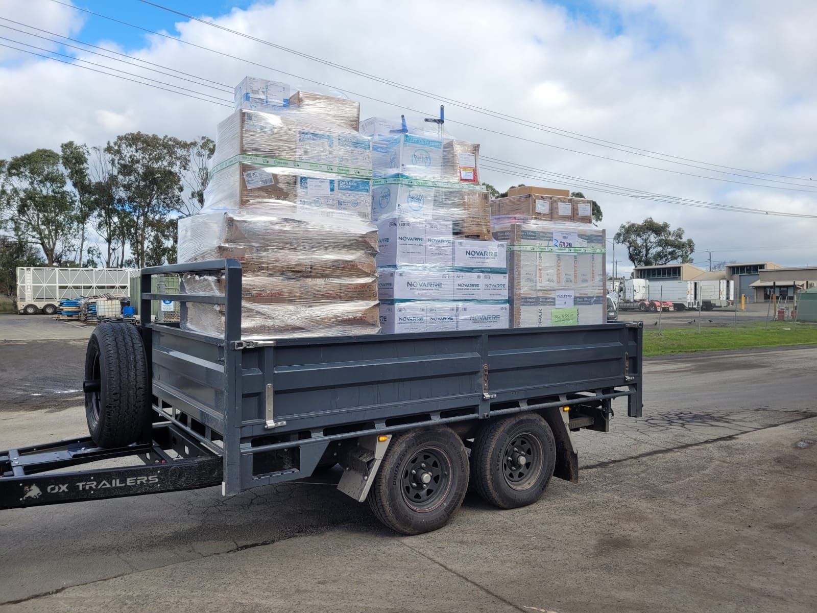 Rear Tipper Trailer with High-Volume Dropsides and headboard being used to haul wholefoods to local store in need.