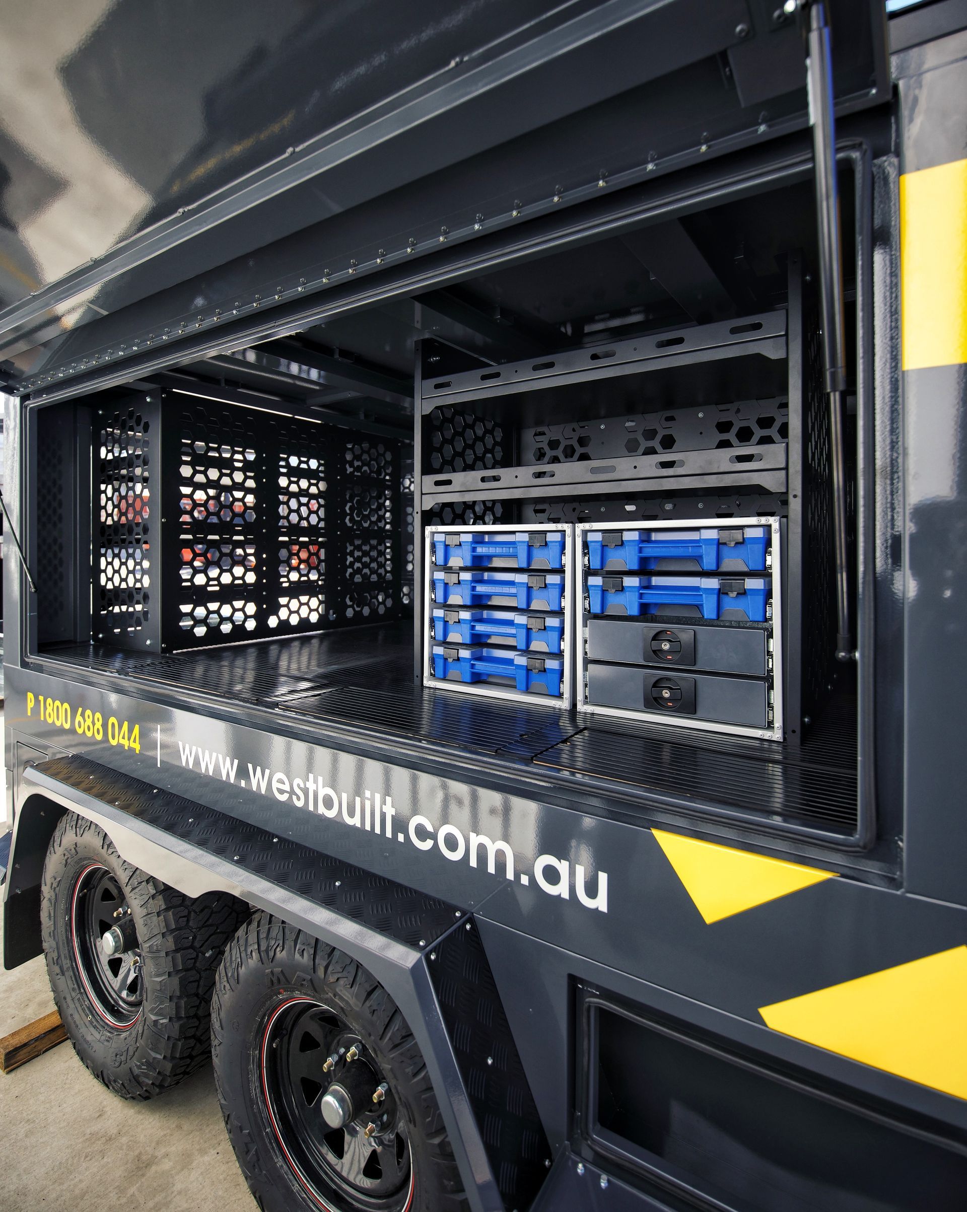 the side of an ox builder trailer, showing the full internal design.