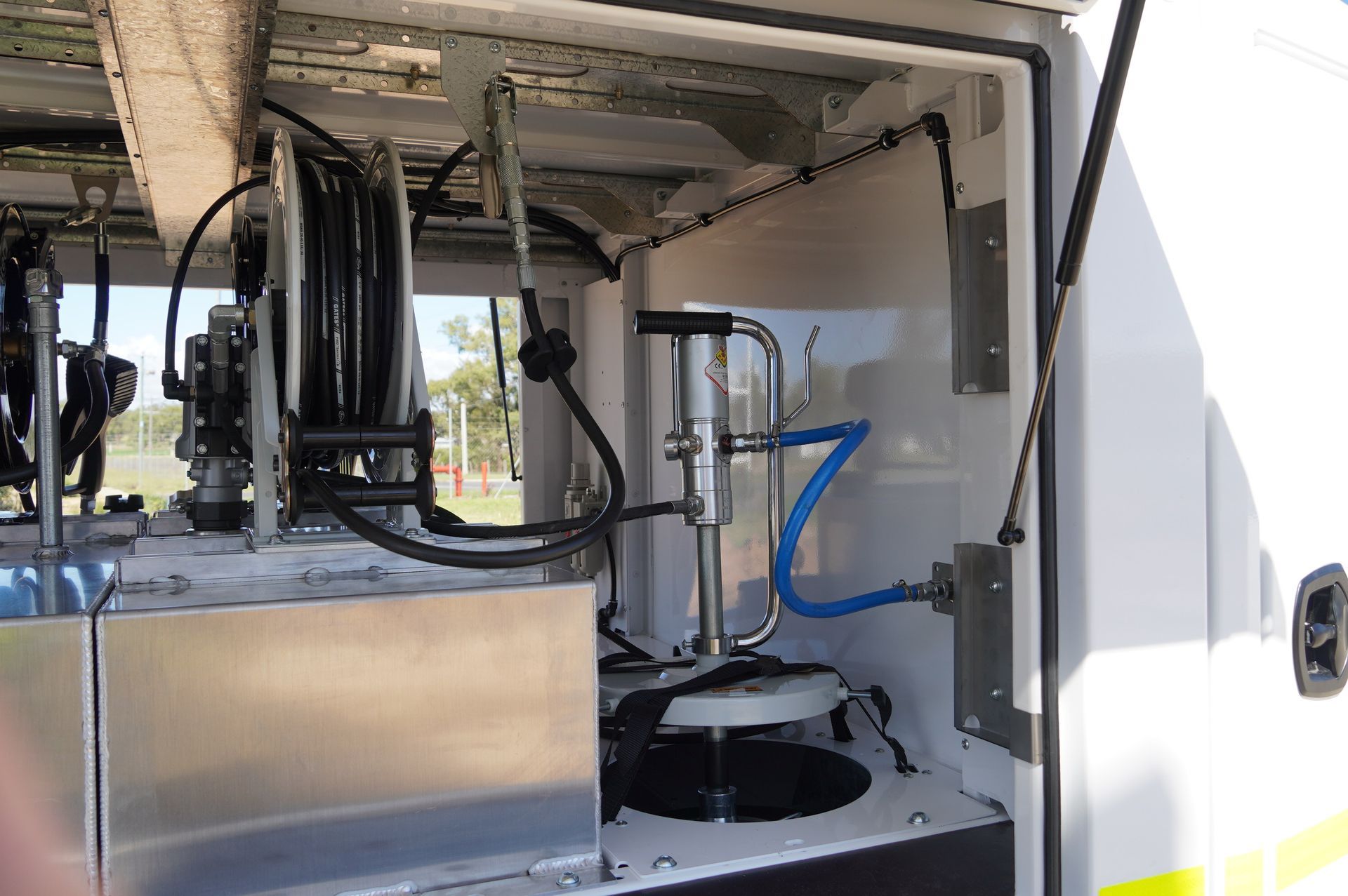 heavy duty pneumatic raasm 20kg grease kit installed in ox trailer service trailer for mechanical work.