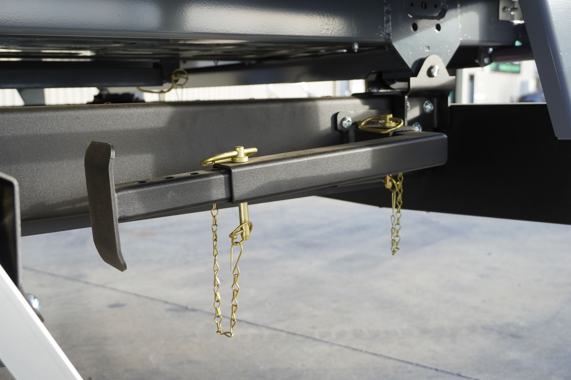 Rear Stabilizer Legs for Heavy Duty Flat Top Trailer