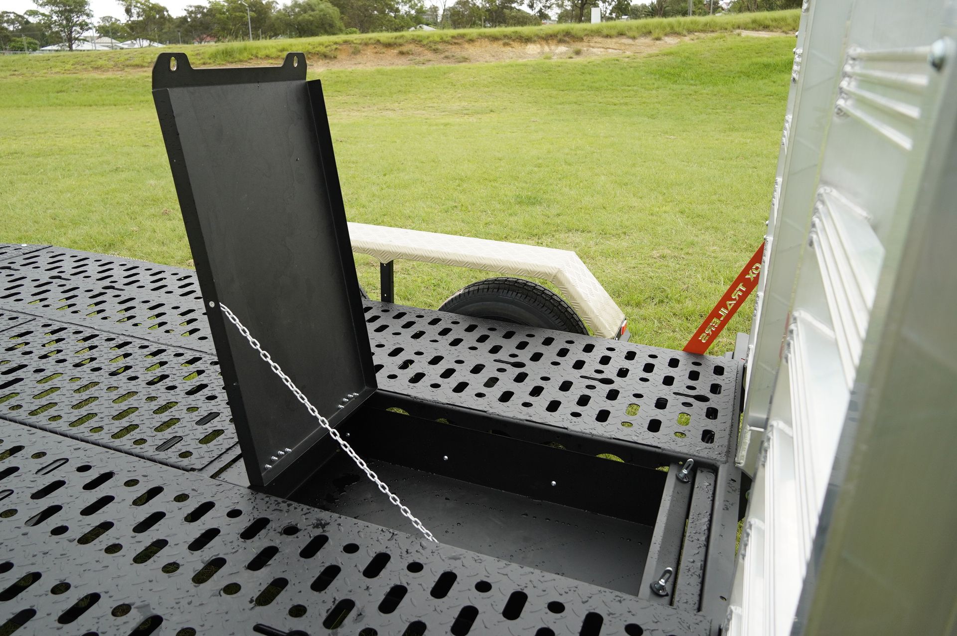 front fill point of undertray diesel tank on ox trailers 6m flat top trailer for construction company Gee Building.