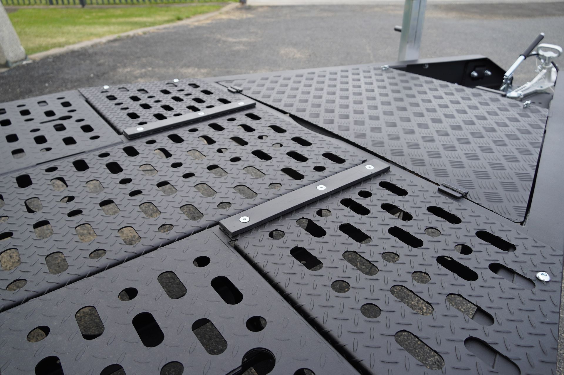 Cruisemaster DO45 coupling on the 4.5-tonne rated chassis of an ox trailer built for the construction industry.