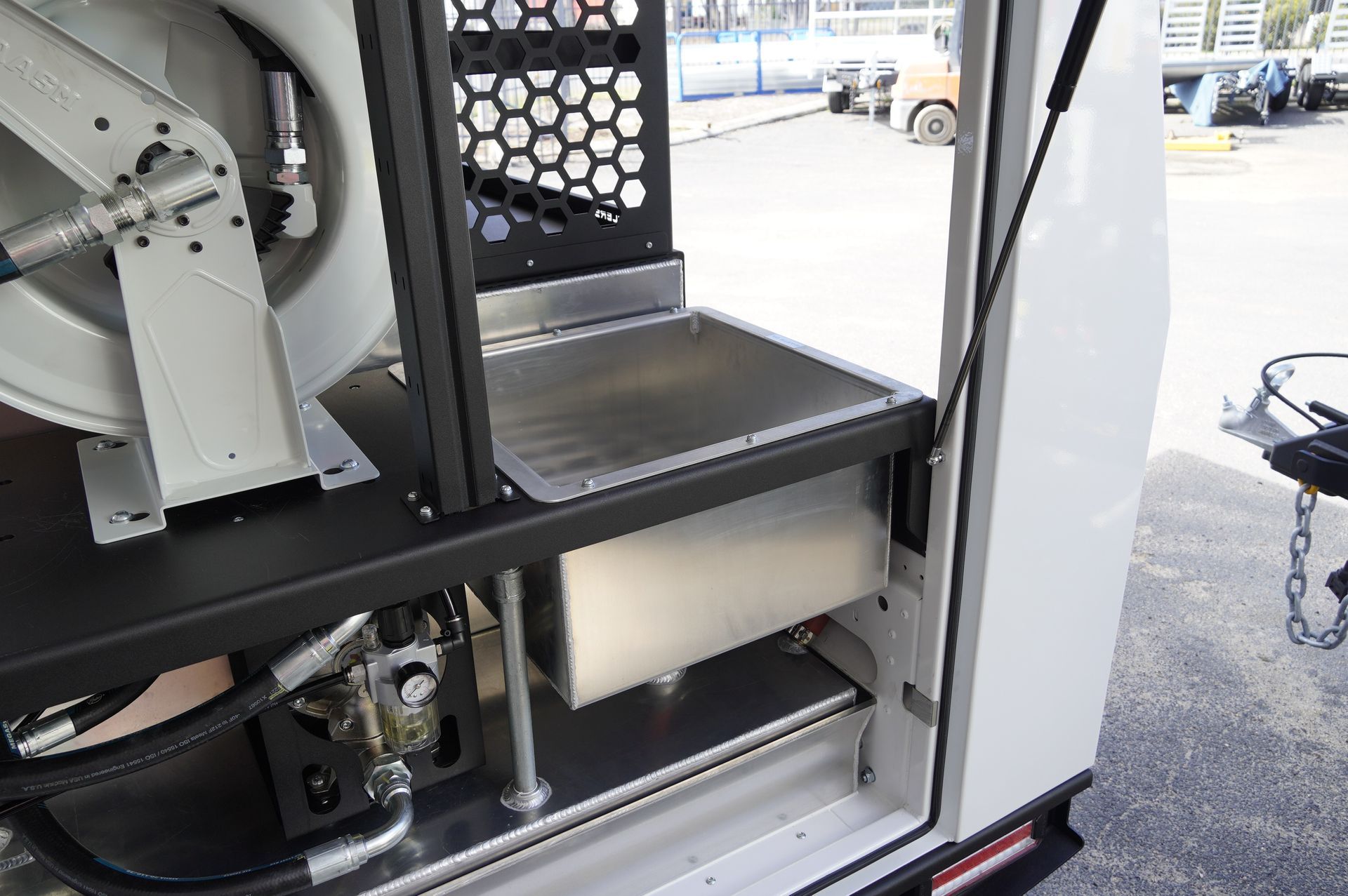 heavy duty oil filter drainage system in ox trailers service trailer for on site cleaning of parts.