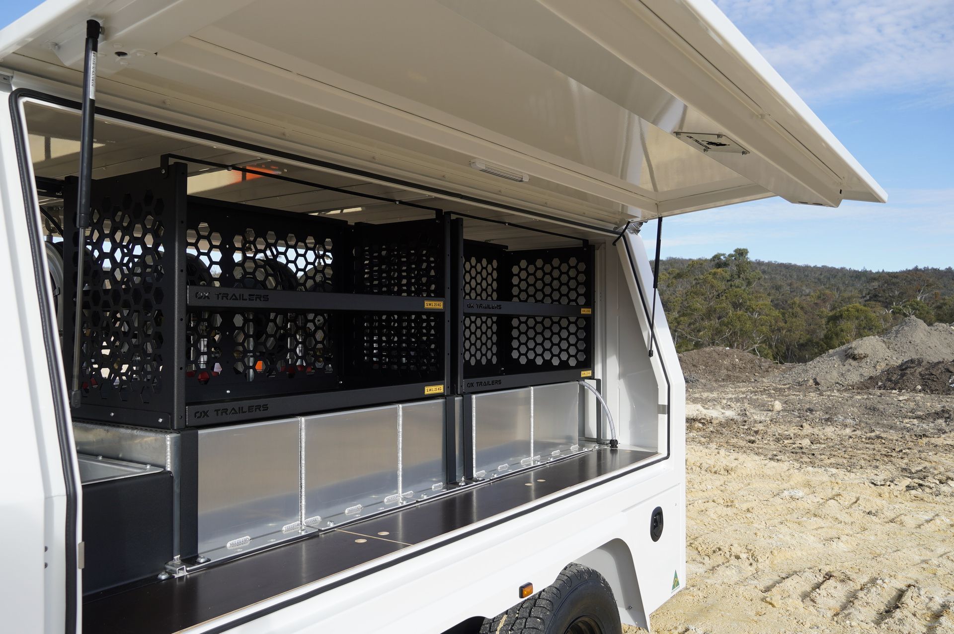Durable full length ox trailers door hinge for safe and secure mounting of doors.