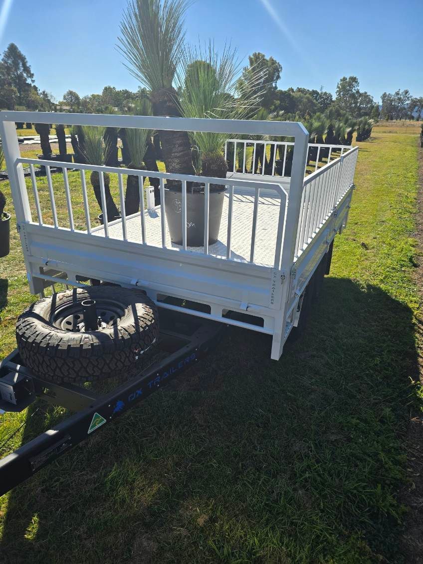 The front of the Station Creek Tree Farm Flat Top, highlighting it's headboard and 450 SHS Extension dropsides