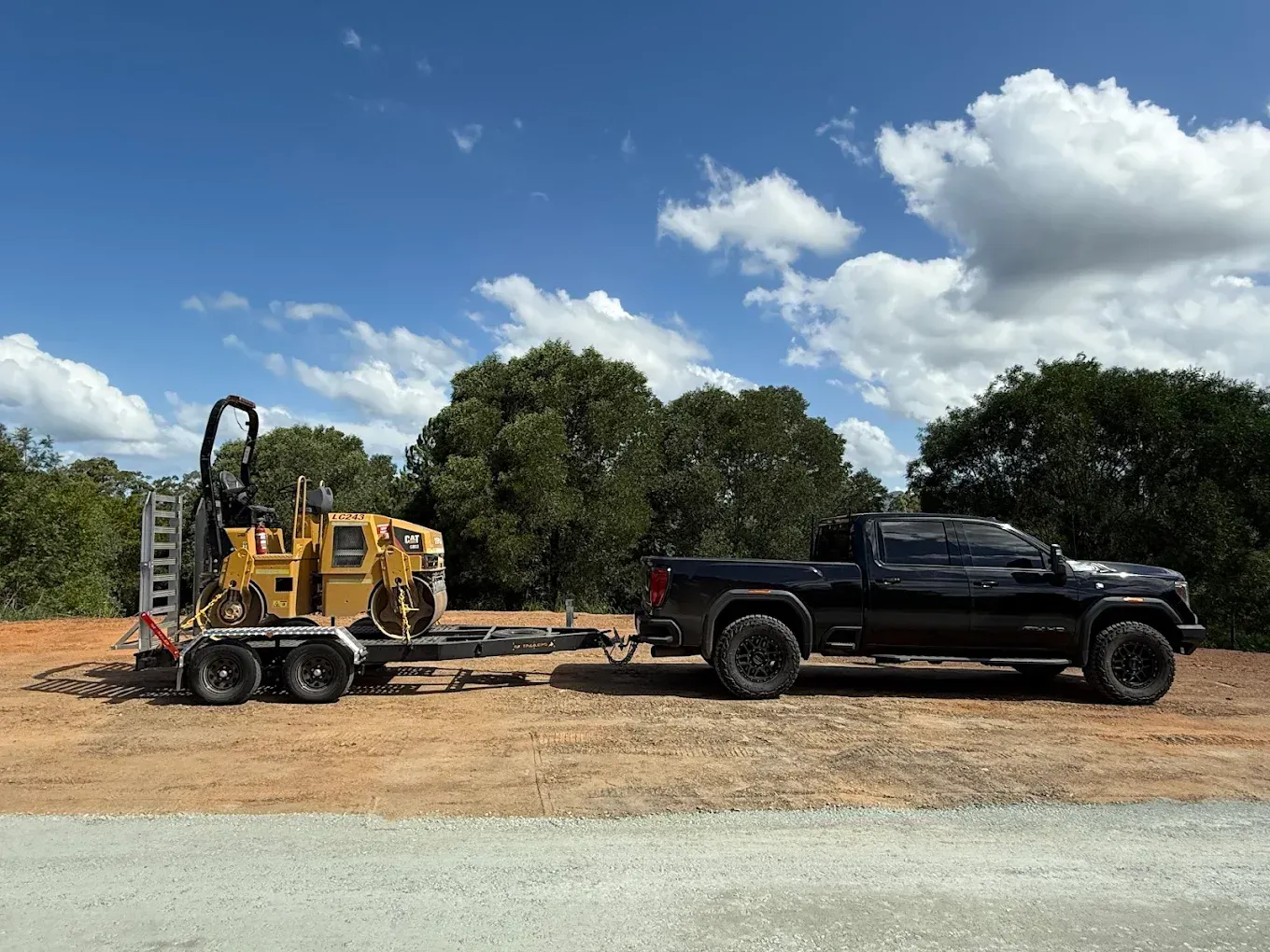 front fill point of undertray diesel tank on ox trailers 6m flat top trailer for construction company Gee Building.