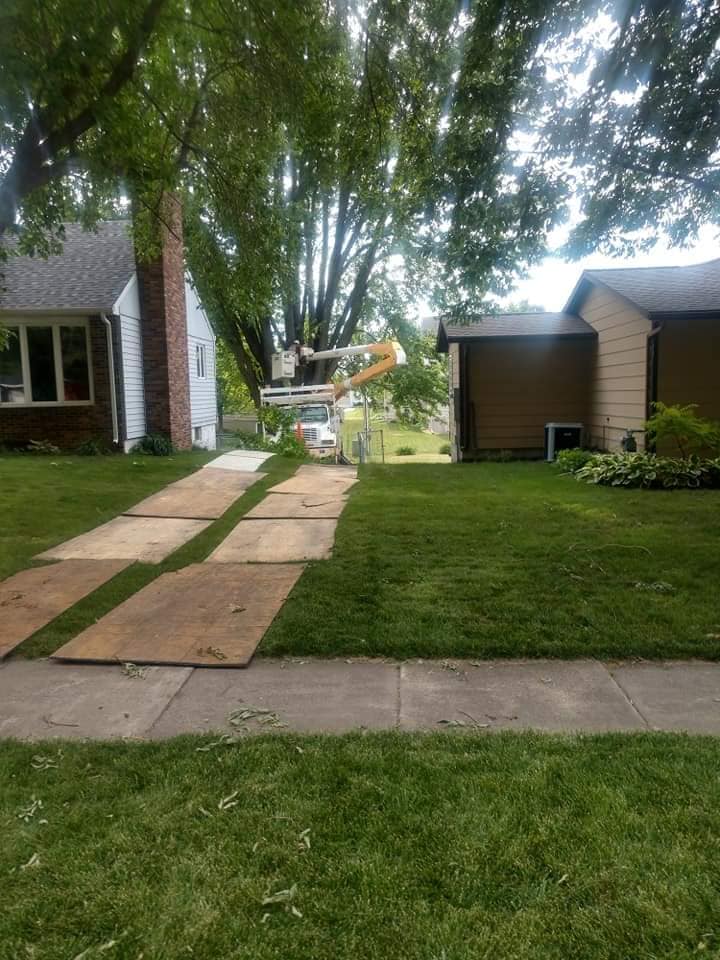 Home Landscape Lawn – Huxley, IA – Pitts Lawn & Tree