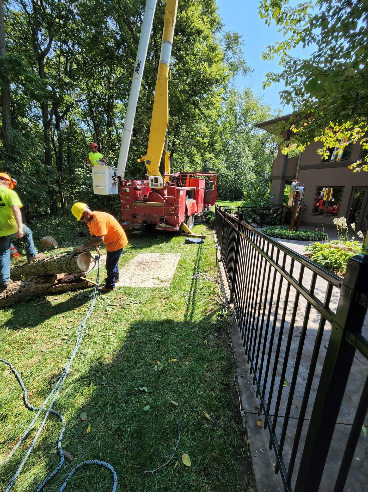 Tying Logs From Residential Tree – Huxley, IA – Pitts Lawn & Tree